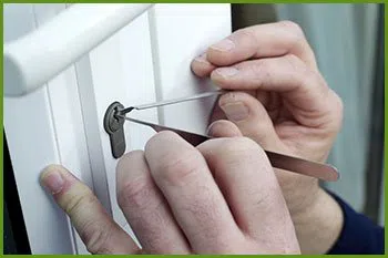 Neighborhood Locksmith Services Stamford, CT 203-893-4241 - 3-cheap-locksmith-near-me